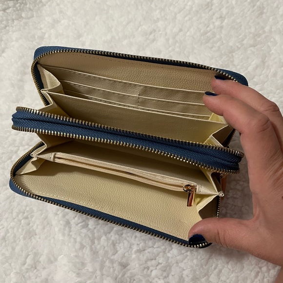 NWOT faux Alligator wallet - Picture 3 of 5